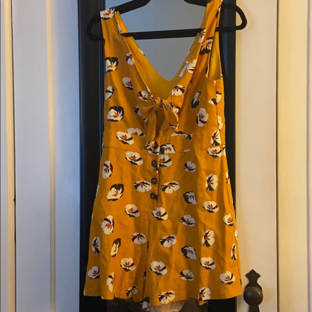 Lush keyhole tie buttoned romper